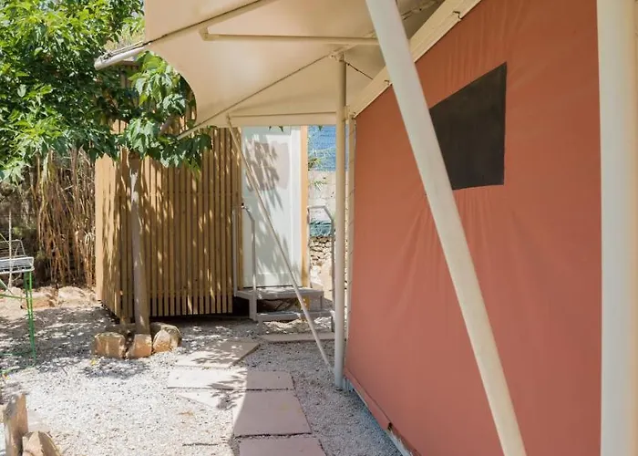 托雷尚贝雅露营地